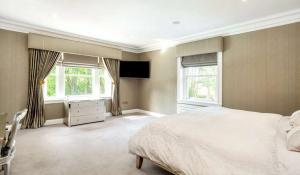 RTI Lairds AV Treetops mansion - bedroom